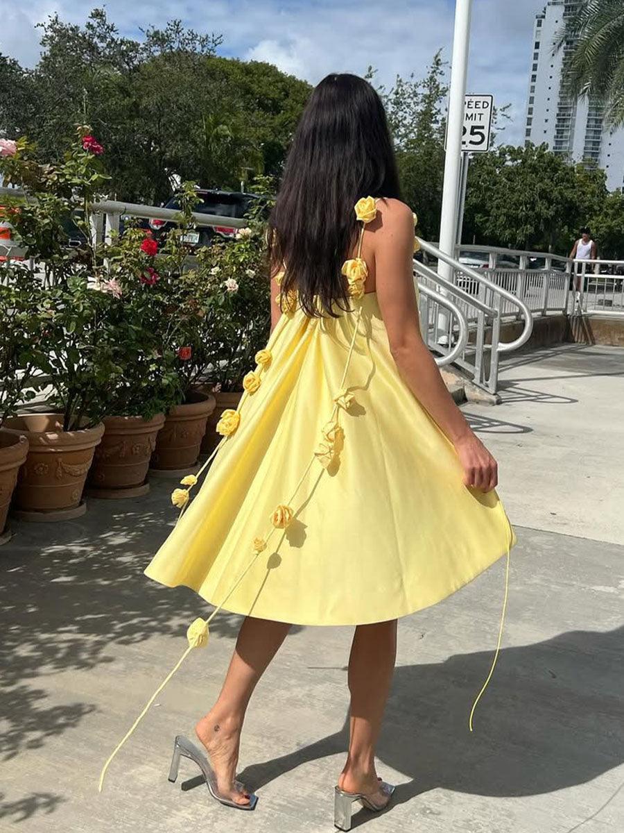 Mini Abito Chic Floreale con Bretelle Vestibilità Ampia